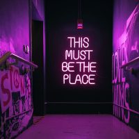 This Must Be The Place Neonlicht Für Wanddekoration, Rosa Schriftzug Neon Light, Led Neon schild mit USB-betrieben Für Schlafzimmer, Spielzimmer, Party, Hochzeit