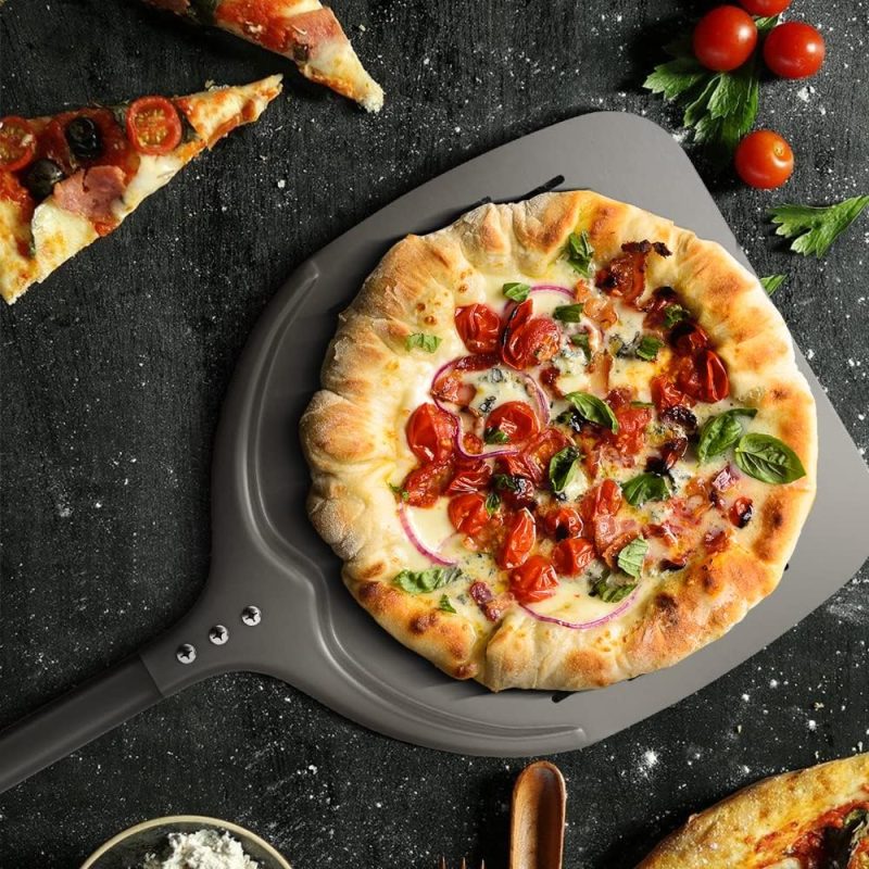 G.a HOMEFAVOR Perforierter Pizzaschieber, Pizzaschaufel aus Hart Eloxiertes Aluminium Rechteckige Professionelles Pizzaschaufel mit verlängertem Silikongriff,12 Zoll