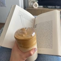 Cutfouwe Eiskaffee Gläser mit Glas Deckel und Glas Strohhalm 450 ML， Wiederverwendbar Becher，Transparent Trinkbecher für Kaltes Getränk,Clear