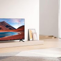 Xiaomi F2 Smart Fire TV 43 Zoll, 108 cm Fernseher (4K UHD, HDR10, Rahmenloses Metallgehäuse, Prime Video, Netflix, Alexa Sprachsteuerung, HDMI 2.1, Bluetooth, USB, Triple Tuner) Modelljahr:2022
